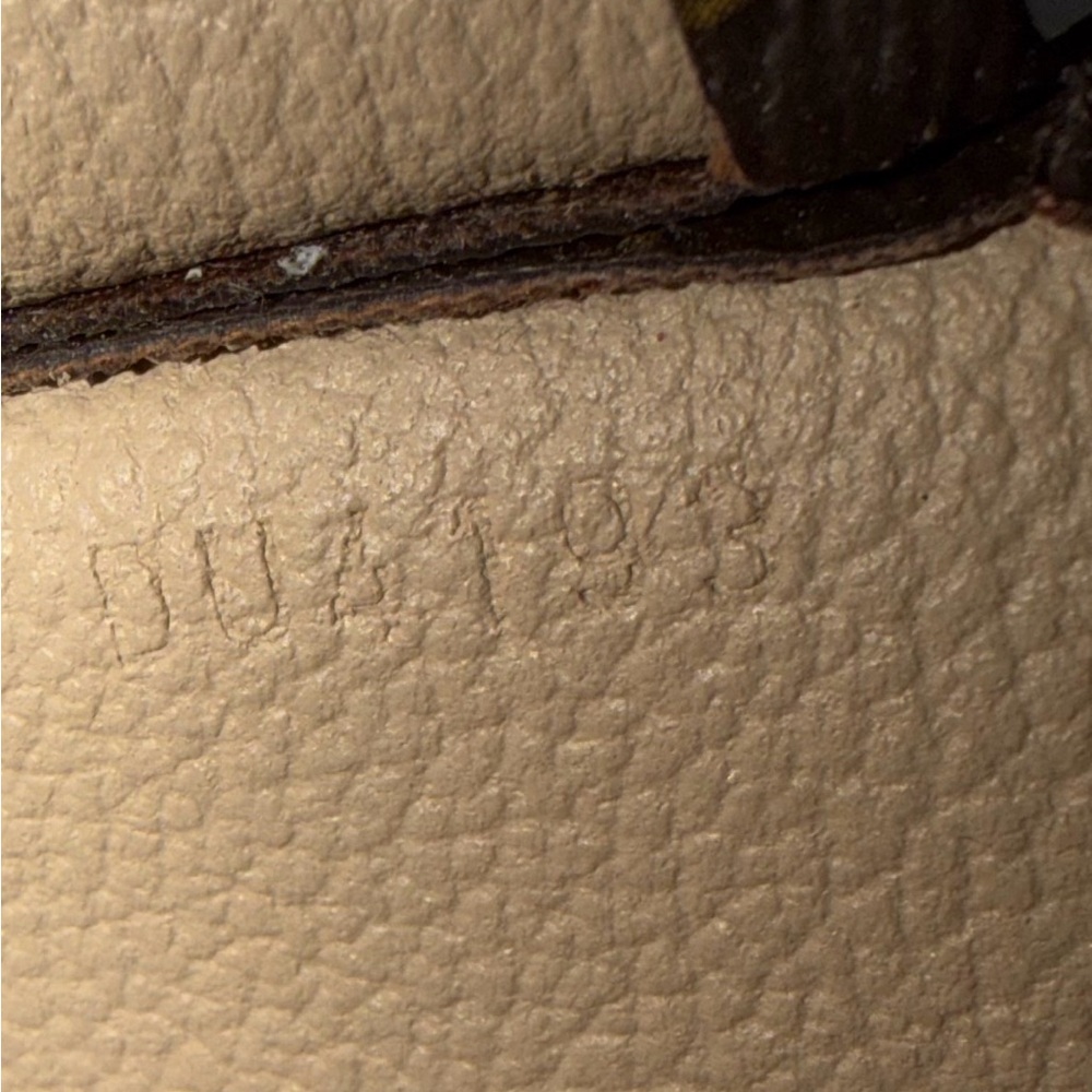 Authentic Louis Vuitton Monogram Canvas Toiletry 26 Pouch Clutch Handbag - Picture 15 of 17